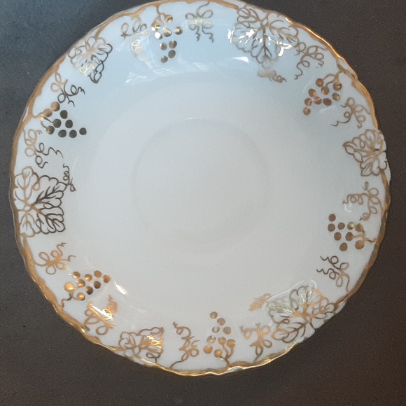 Royal Crown Derby, VINE cup and saucer - Picture 3 of 4